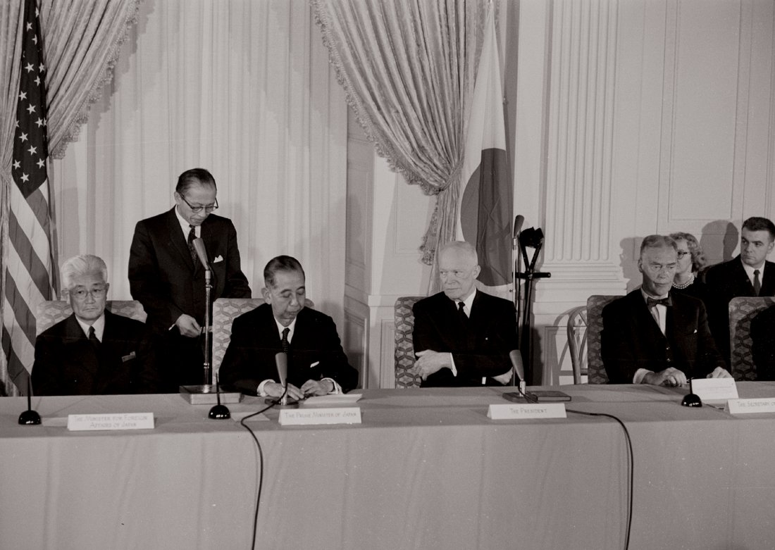 Signing of mutual cooperation treaty with Japan in the East Room of the White House, January 1960. Courtesy of the Library of Congress.